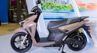Mục sở thị VinFast Kinet: Xe máy điện nhắm đến nhóm khách hàng của Honda Air Blade
